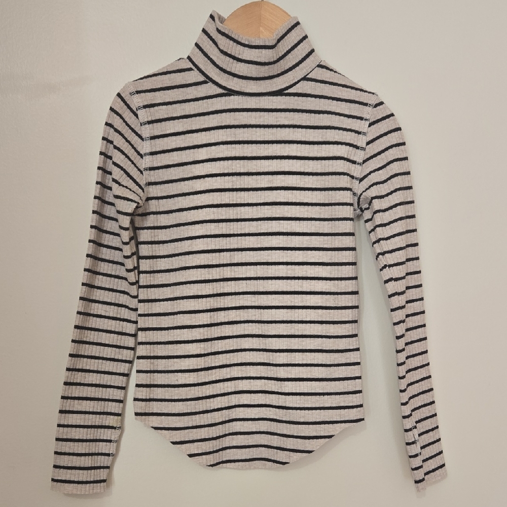 BRB kids Ribbed Oatmeal (Sand) / Black Striped Turtle Neck Size 6